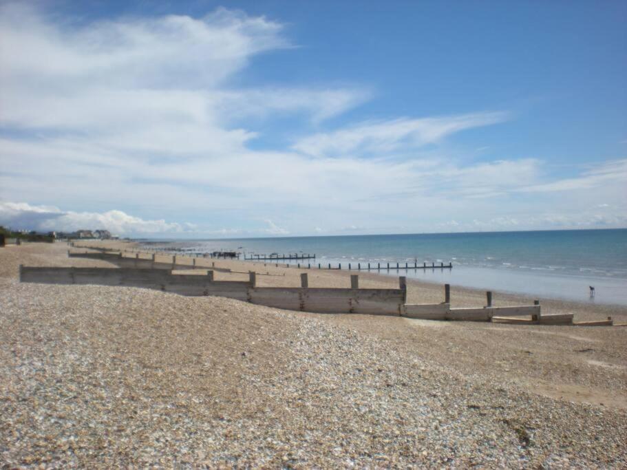 Beautiful Gate House A 4 Minute Walk From Beach بوغنور ريجيس المظهر الخارجي الصورة